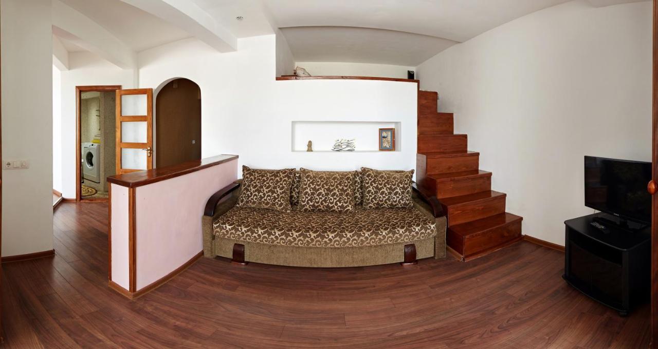 Babylon Apartment On Bukovinskaya Street Ривне Екстериор снимка