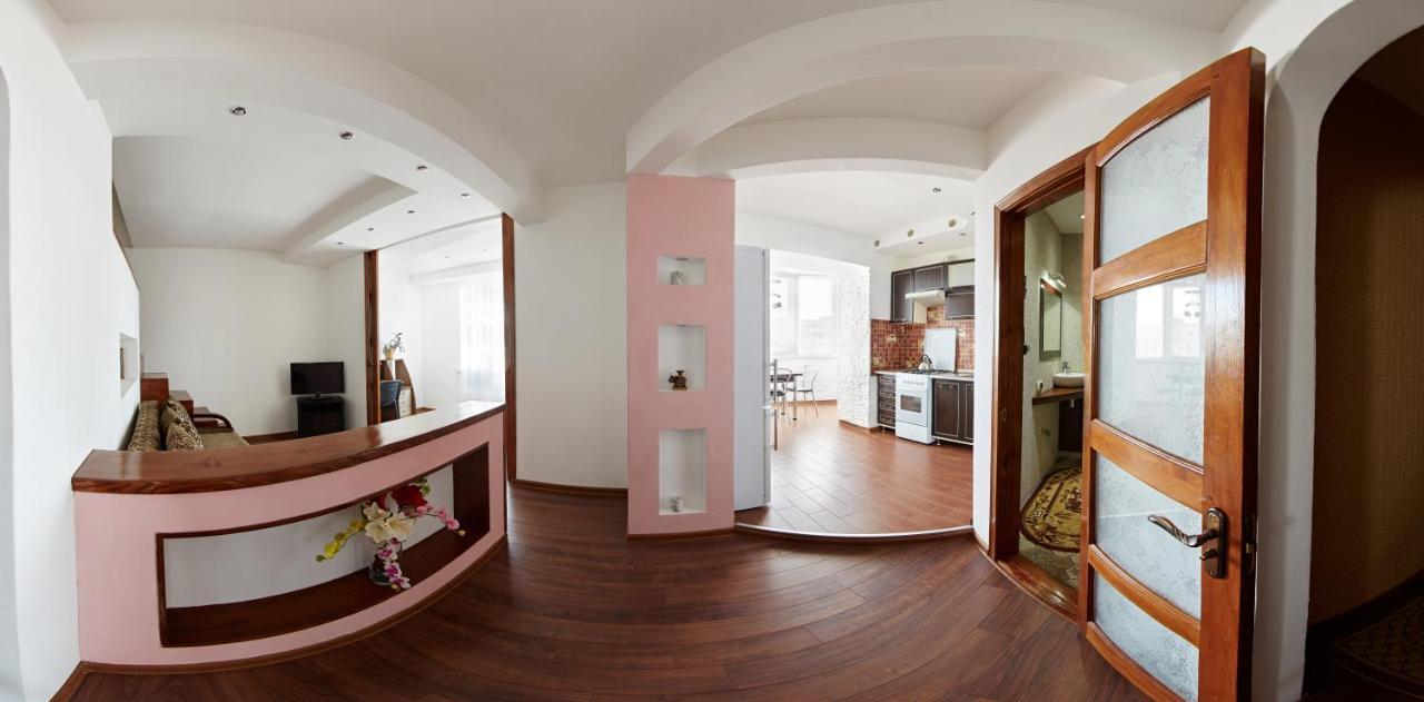 Babylon Apartment On Bukovinskaya Street Ривне Екстериор снимка